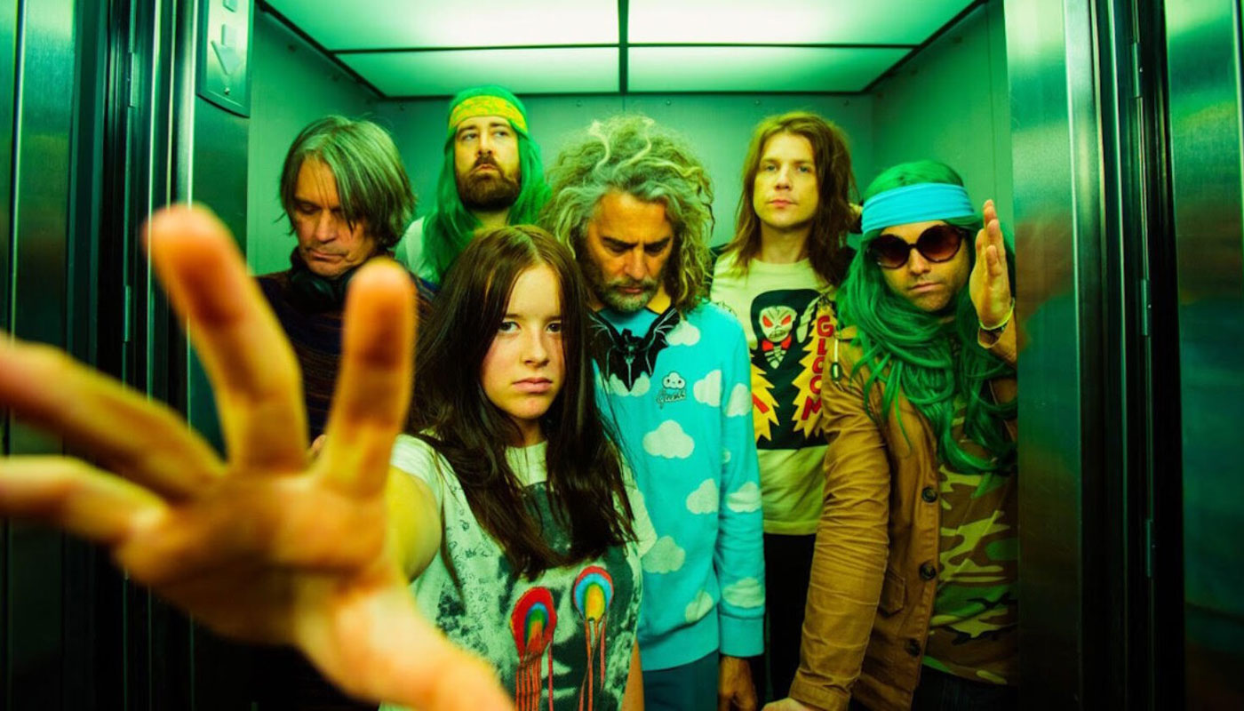 Nell Smith (Bild, vorne) und The Flaming Lips ©Atria Creative