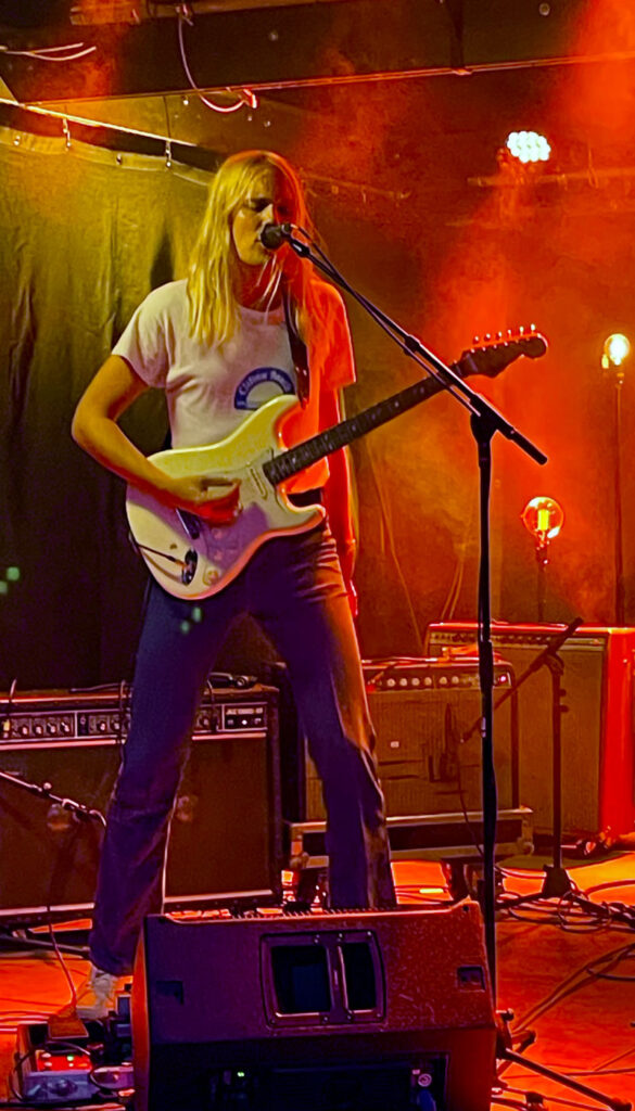 Jascha Kreft an der Gitarre …