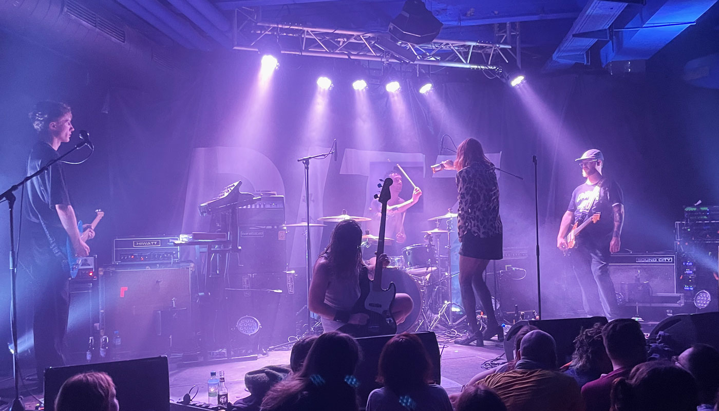 Noise-Ekstase im kleinen Club