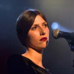 Aldous Harding, Oxford Art Factory in Sydney, 2015. © B. Baker/Wikipedia