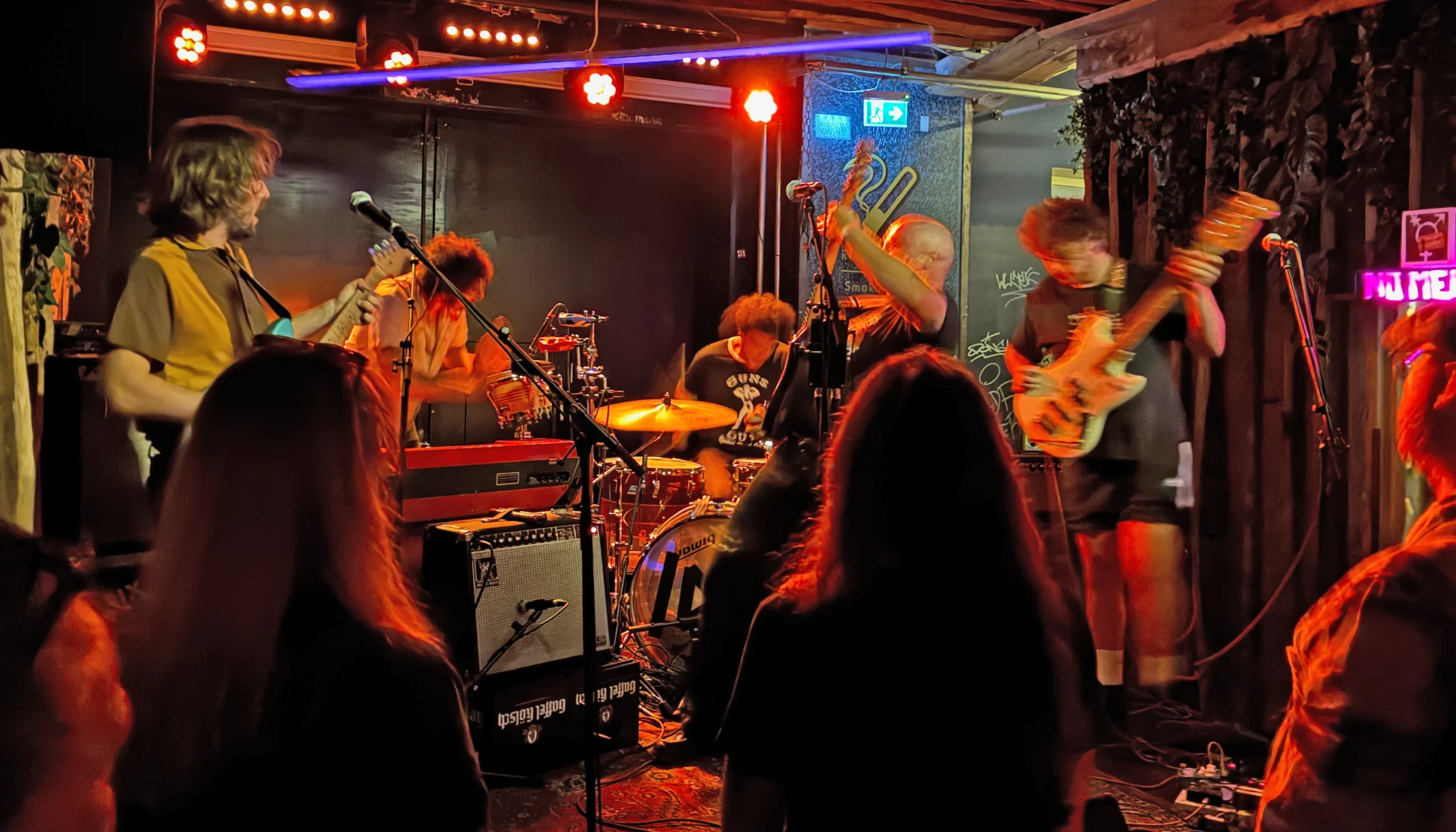 Di Rotterdamer Post-Punks von Iguana Death Cult im Bumann & Sohn